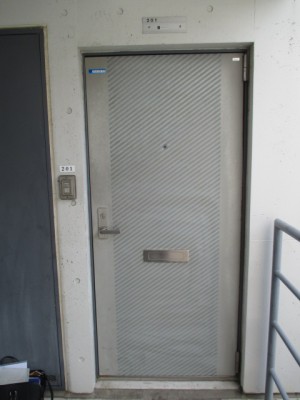 マンション　玄関　スチールドア