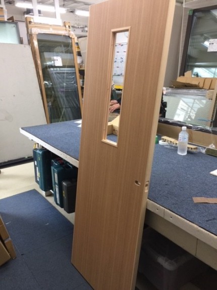 窓付き木製建具