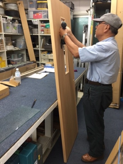 建具の硝子入れ採寸