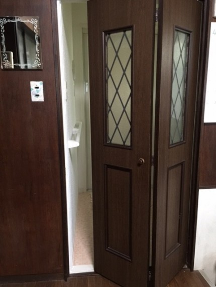 木製中折れドア