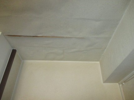 クロスが水ぶくれ