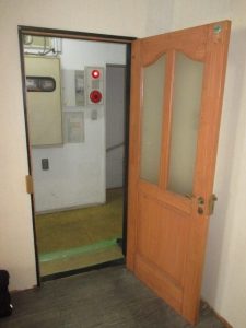 通風勝手口ドア