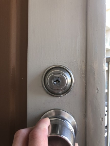 玄関ドアのシリンダー部分