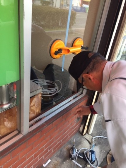 硝子割れ替え　店舗
