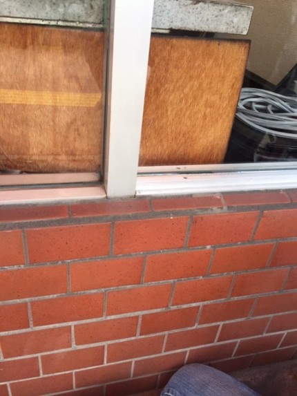 硝子押さえが外れない