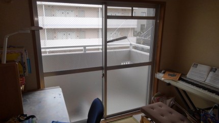 台風21号子供部屋硝子被害