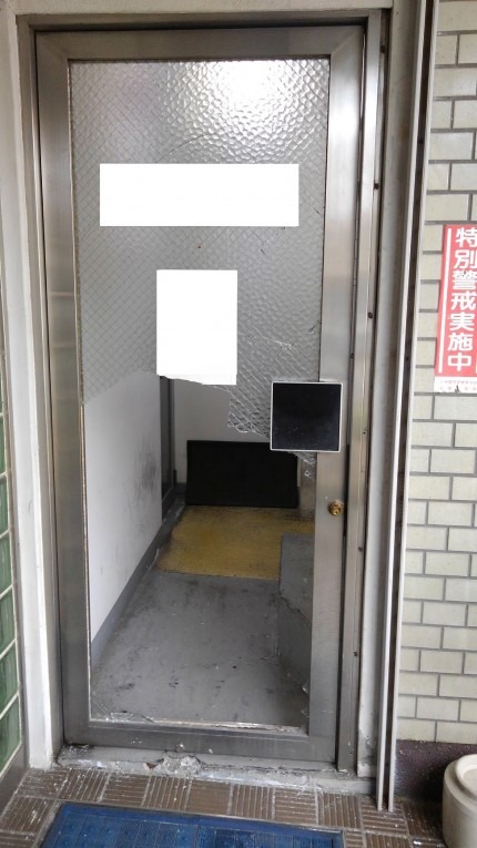 ビル入り口硝子ドア