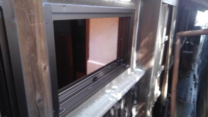 アルミ窓　施工中