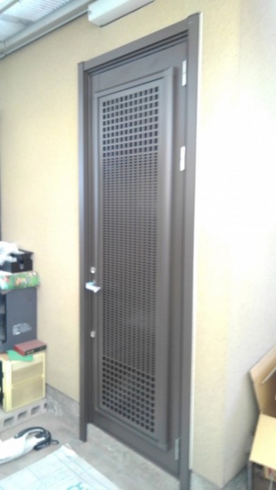 リクシル　リシェント勝手口　施工後