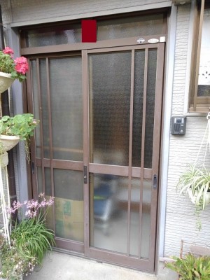 玄関引き戸　施工前