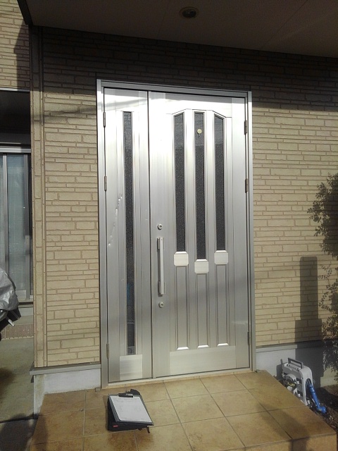 玄関ドアを取替え