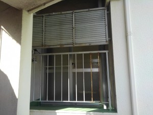 スチール製手すり　施工前