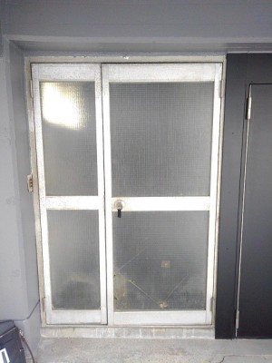 アルミ勝手口ドア　施工前
