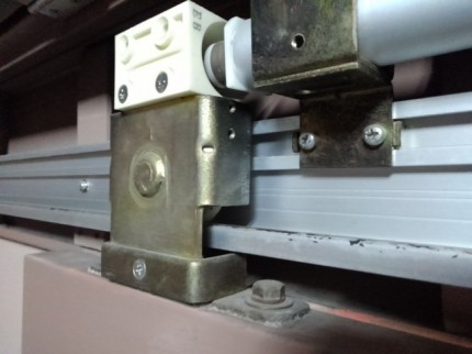 スチールハンガー引き戸　金物