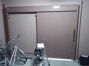 スチールハンガー引き戸　施工前