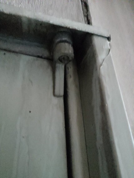 スチールドア　ピボットヒンジ