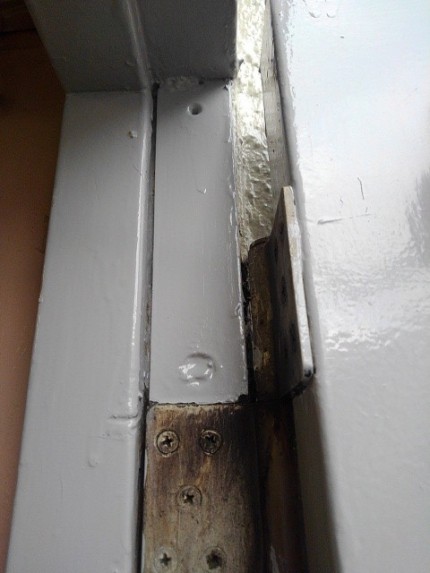 スチールドア　丁番　施工前