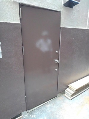 スチールドア　施工前