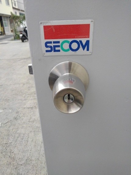 スチールドア　握り玉錠