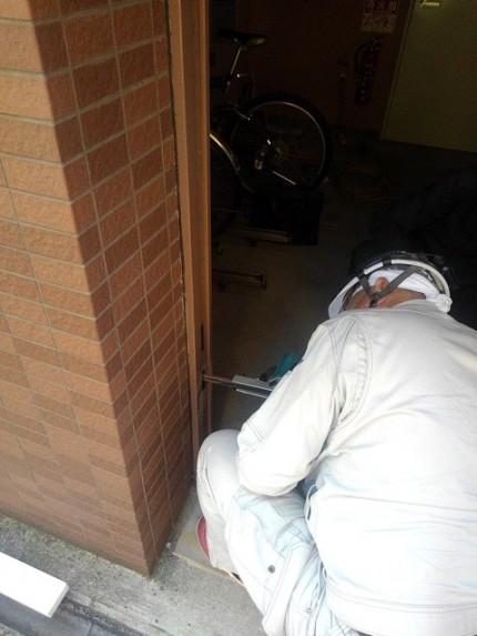 スチール引き戸　錠受け加工