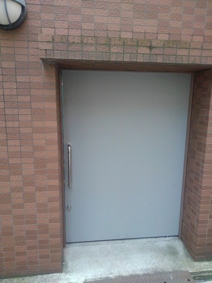 スチール引き戸　施工後