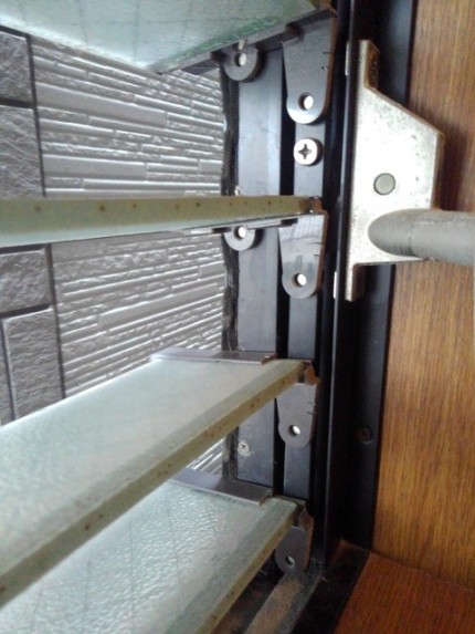 ルーバー窓　内部部品