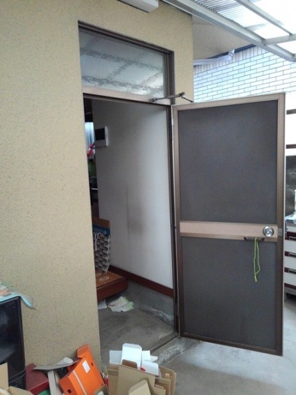 施工前　勝手口網戸