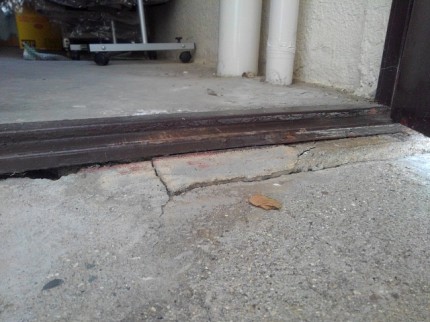 スチールドア　下枠