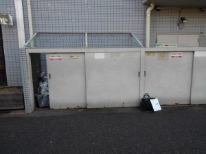ゴミ置き場　スチール引き戸