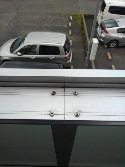 手摺ガラス　施工中