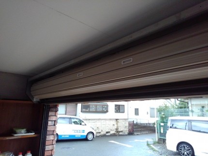 ガレージシャッター　施工中3