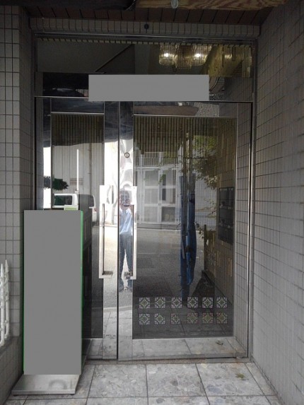 ステンレスドア　フロアヒンジ　施工前