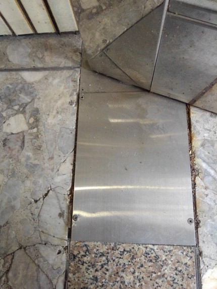 フロアヒンジ施工前