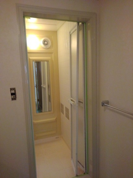 ユニットバス　折れ戸