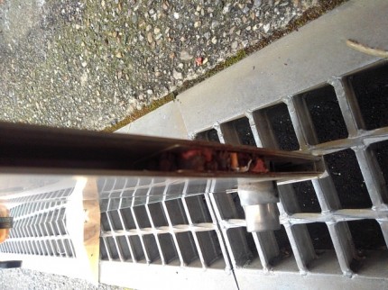 大型掲示板　ガラス引き戸　施工前2