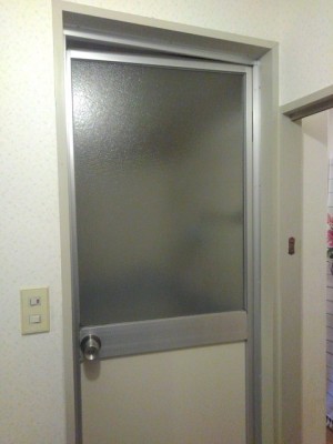浴室ドア　施工前