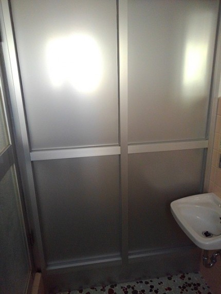浴室アルミ間仕切り　施工後2