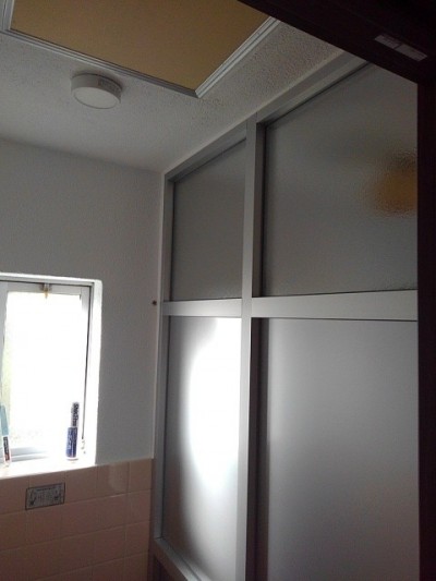 浴室アルミ間仕切り　施工後