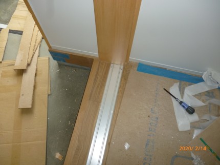 フロアレール２