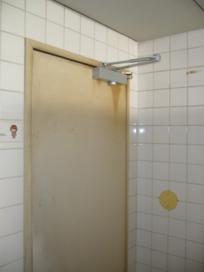 トイレドアＤＣ取替え後