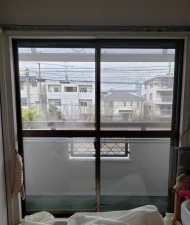 電車内窓取付前