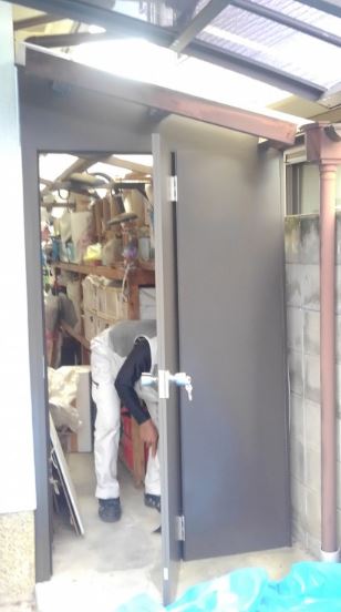 取付た壁をカバー