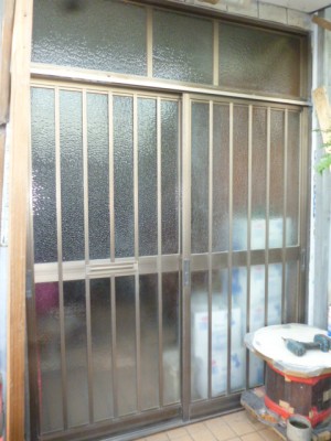 玄関引き戸既存