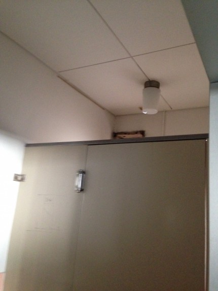 文化シャッター　トイレブース　トイレ扉