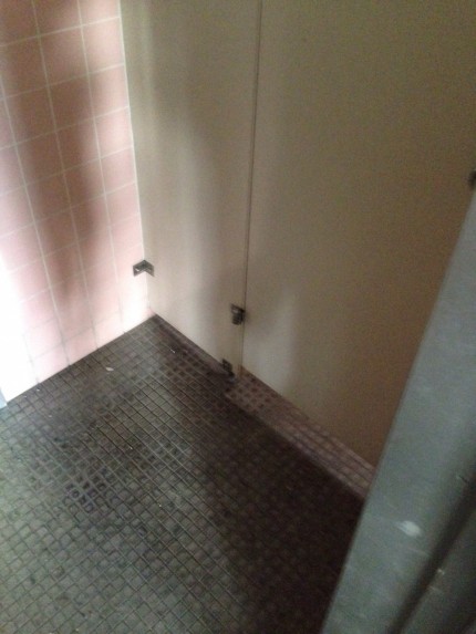 文化シャッター　トイレブース　トイレ扉