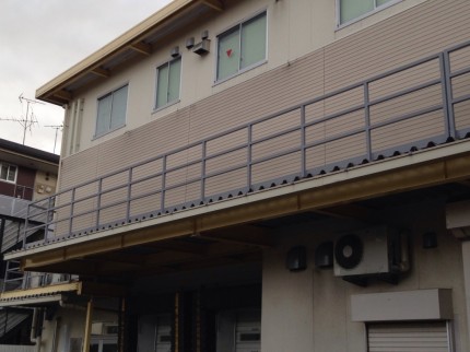 手すり　鉄　通路