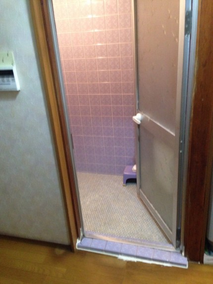 浴室　片開き　ドア　框戸