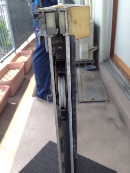 ハキ出し　サッシ　戸車取替え　工事