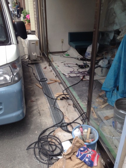 店舗引戸　敷居レール　取替え工事