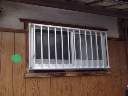 面格子付き　引違　サッシ　カバー工事